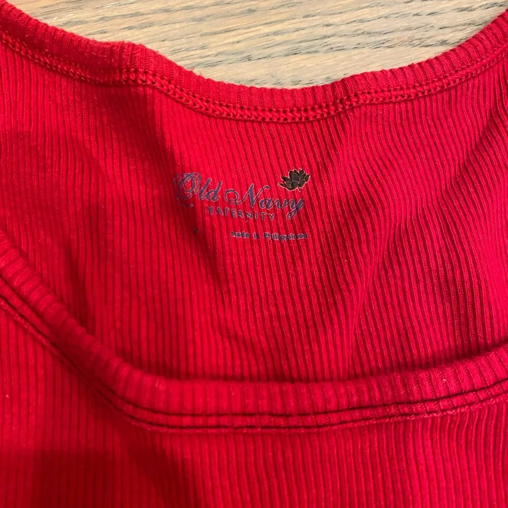 Motherhood Maternity and Old Navy Maternity tank tops size M